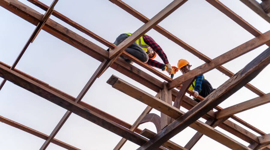 Professional gutter cleaning services in Leawood, KS